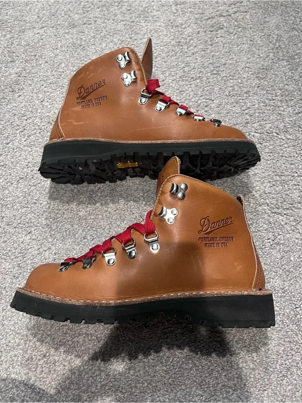 Danner Mountain Light Cascade Hiking Boots - Picture 3 of 10